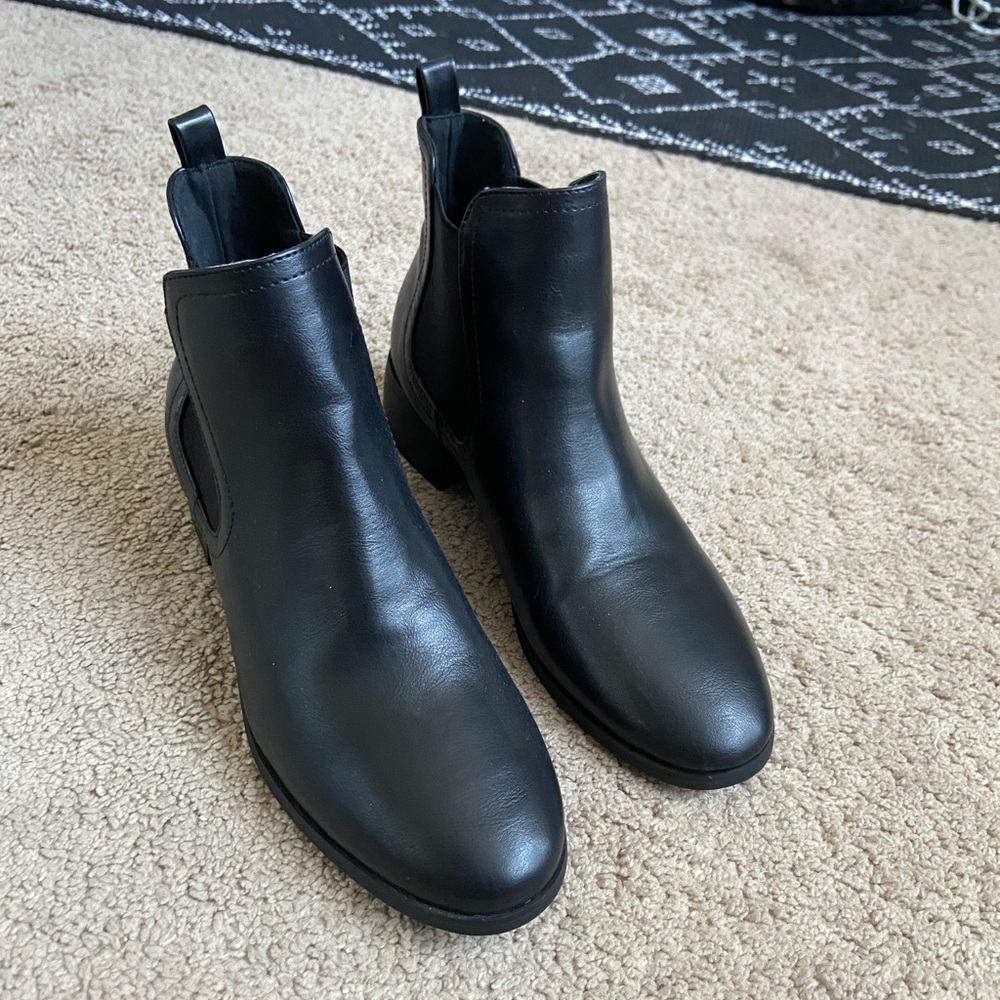 Faux Leather Chelsea boots 🖤